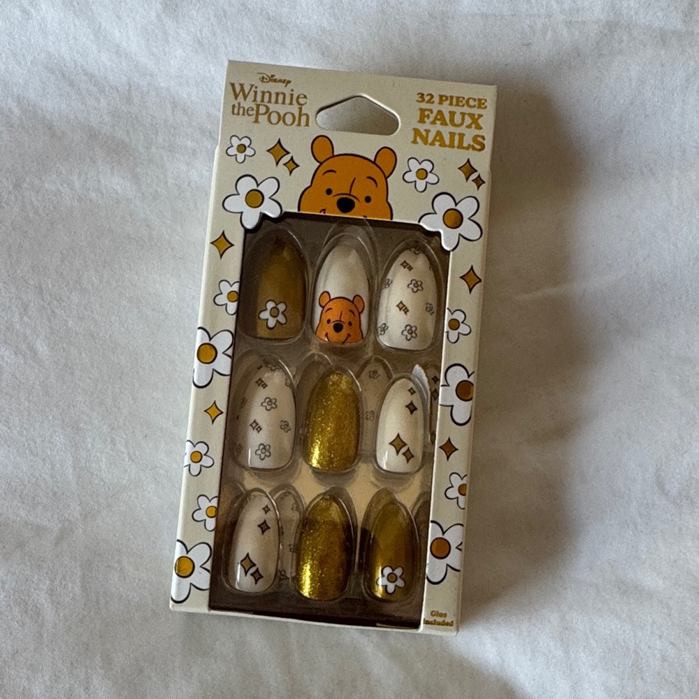 Winnie the Pooh Faux Nails